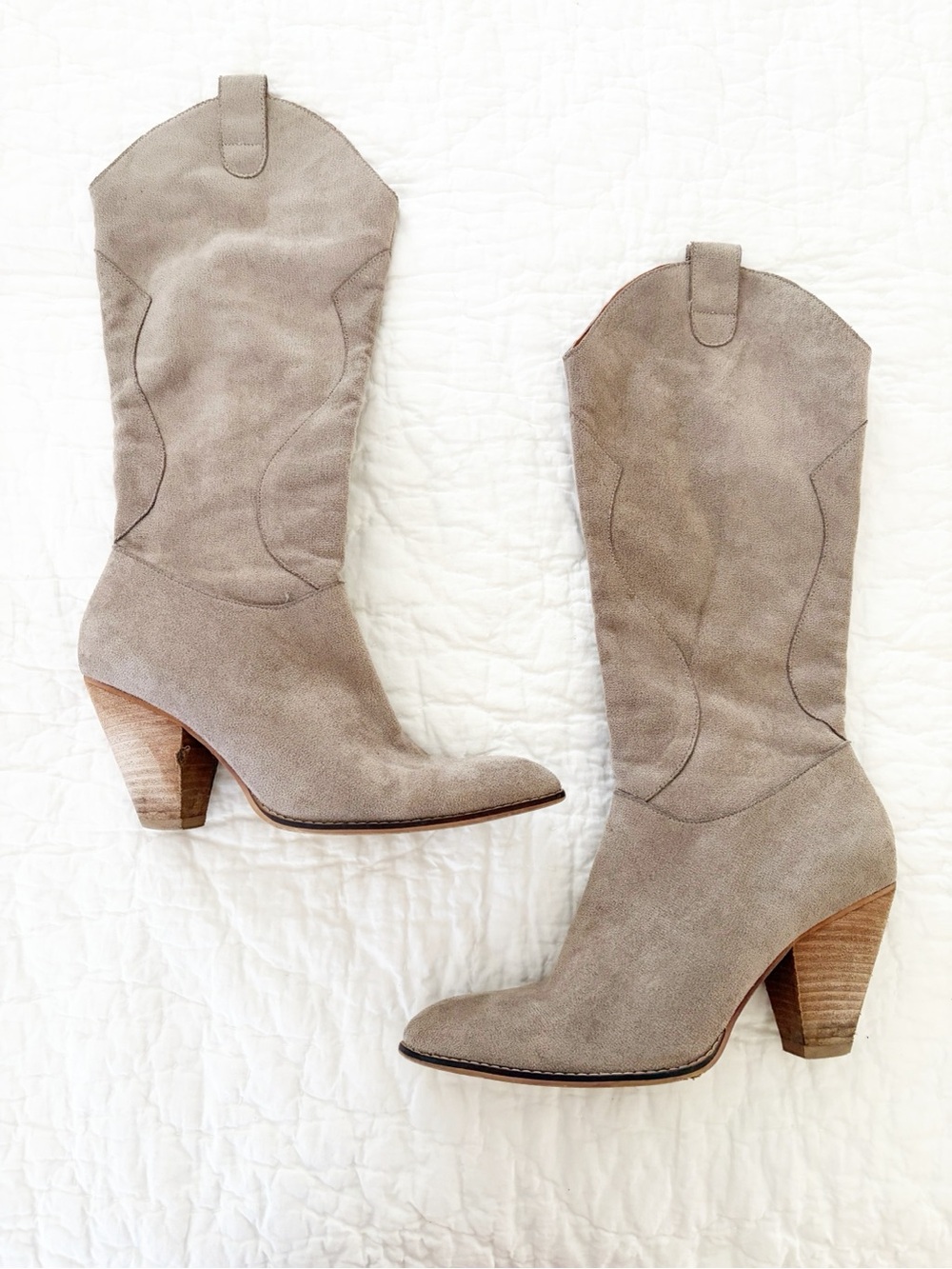 8.5 • MI.IM women's gray suede Boots Suede western style taupe